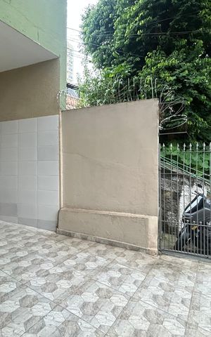 Casa à venda com 273m², 5 quartos e 4 vagas Casa à venda com 273m², 5 quartos e 4 vagasÁrea de Serviço 2/ Garagem - Casa 2