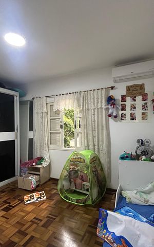 Casa à venda com 273m², 5 quartos e 4 vagas Casa à venda com 273m², 5 quartos e 4 vagasCasa - Quarto 1