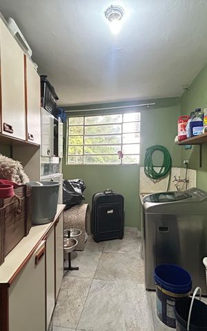 Casa à venda com 273m², 5 quartos e 4 vagas Casa à venda com 273m², 5 quartos e 4 vagasÁrea de Serviço 1 - Casa 1