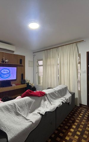 Casa à venda com 273m², 5 quartos e 4 vagas Casa à venda com 273m², 5 quartos e 4 vagasCasa - Sala