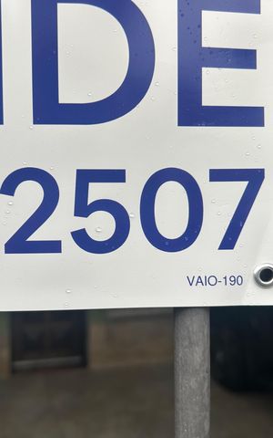 Casa à venda com 273m², 5 quartos e 4 vagas Casa à venda com 273m², 5 quartos e 4 vagasPlaca VAIO-190