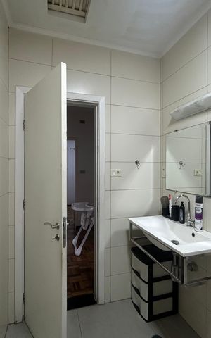 Casa à venda com 273m², 5 quartos e 4 vagas Casa à venda com 273m², 5 quartos e 4 vagasCasa - Banheiro social