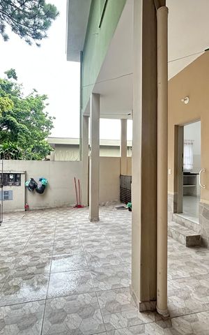 Casa à venda com 273m², 5 quartos e 4 vagas Casa à venda com 273m², 5 quartos e 4 vagasÁrea de Serviço 2/ Garagem - Casa 2