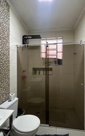 Casa à venda com 273m², 5 quartos e 4 vagas Casa à venda com 273m², 5 quartos e 4 vagasCasa - Banheiro social