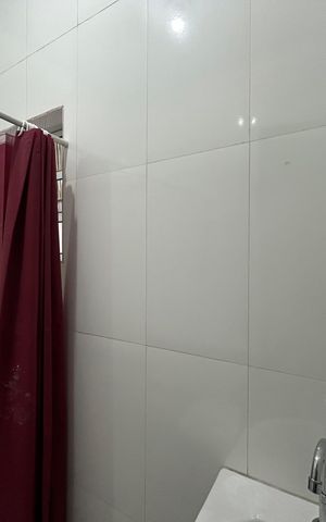 Casa à venda com 273m², 5 quartos e 4 vagas Casa à venda com 273m², 5 quartos e 4 vagasCasa 2 - Banheiro social