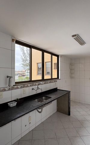 Apartamento para alugar com 190m², 3 quartos e 3 vagas Apartamento para alugar com 190m², 3 quartos e 3 vagasCozinha