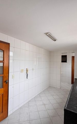 Apartamento para alugar com 190m², 3 quartos e 3 vagas Apartamento para alugar com 190m², 3 quartos e 3 vagasCozinha