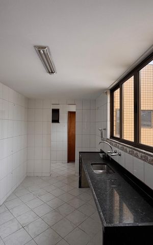 Apartamento para alugar com 190m², 3 quartos e 3 vagas Apartamento para alugar com 190m², 3 quartos e 3 vagasCozinha