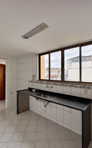 Apartamento para alugar com 190m², 3 quartos e 3 vagas Apartamento para alugar com 190m², 3 quartos e 3 vagasCozinha
