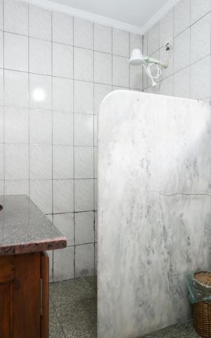 Casa à venda com 134m², 3 quartos e 2 vagas Casa à venda com 134m², 3 quartos e 2 vagasBanheiro social
