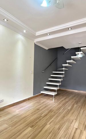 Casa de condomínio à venda com 60m², 2 quartos e 1 vaga Casa de condomínio à venda com 60m², 2 quartos e 1 vagaSala