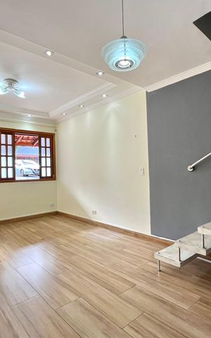 Casa de condomínio à venda com 60m², 2 quartos e 1 vaga Casa de condomínio à venda com 60m², 2 quartos e 1 vagaSala