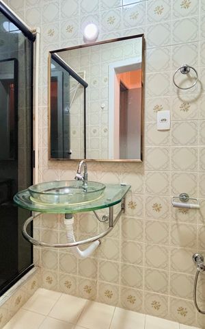 Apartamento à venda com 130m², 2 quartos e 1 vaga Apartamento à venda com 130m², 2 quartos e 1 vagaBanheiro social