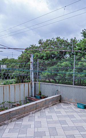 Casa à venda com 142m², 3 quartos e 2 vagas Casa à venda com 142m², 3 quartos e 2 vagasTerraço