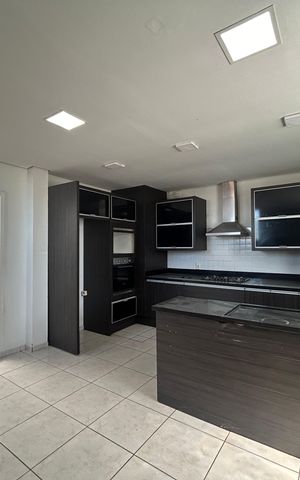 Casa à venda com 156m², 4 quartos e 2 vagasCozinha