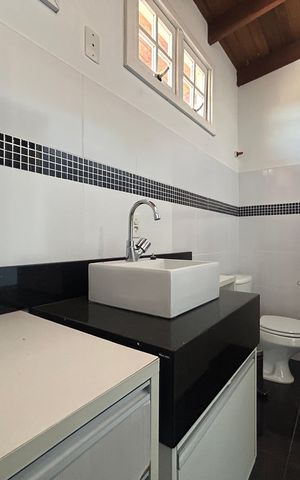 Casa à venda com 156m², 4 quartos e 2 vagasBanheiro