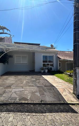 Casa à venda com 156m², 4 quartos e 2 vagasFachada