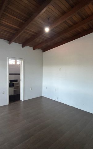 Casa à venda com 156m², 4 quartos e 2 vagasSuíte