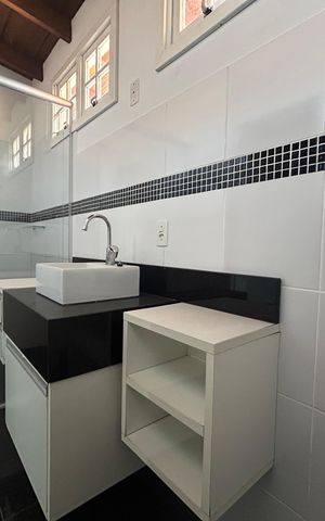 Casa à venda com 156m², 4 quartos e 2 vagasBanheiro