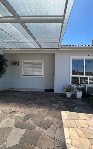 Casa à venda com 156m², 4 quartos e 2 vagasFachada
