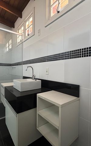Casa à venda com 156m², 4 quartos e 2 vagasBanheiro