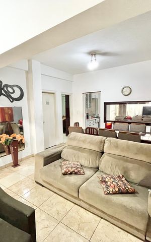 Casa à venda com 120m², 2 quartos e 3 vagas Casa à venda com 120m², 2 quartos e 3 vagasSala