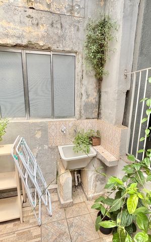 Casa à venda com 120m², 2 quartos e 3 vagas Casa à venda com 120m², 2 quartos e 3 vagasTanque / Garagem