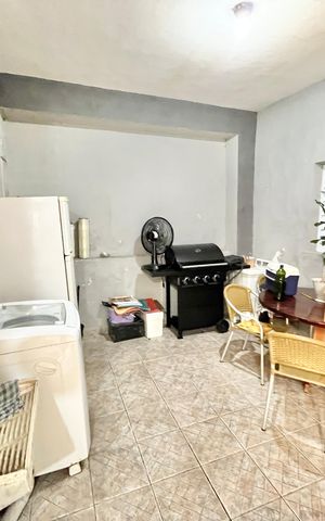Casa à venda com 120m², 2 quartos e 3 vagas Casa à venda com 120m², 2 quartos e 3 vagasQuintal / Garagem