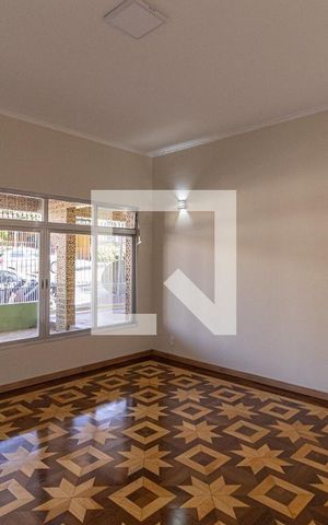 Casa para alugar com 310m², 3 quartos e 5 vagas