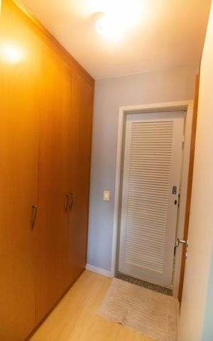 Apartamento à venda com 105m², 4 quartos e 2 vagas Apartamento à venda com 105m², 4 quartos e 2 vagasCloset da suíte