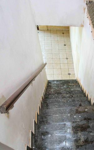 Casa para alugar com 800m², 3 quartos e 5 vagasEscada