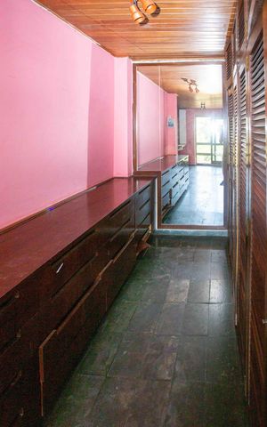 Casa para alugar com 800m², 3 quartos e 5 vagasCloset da suíte