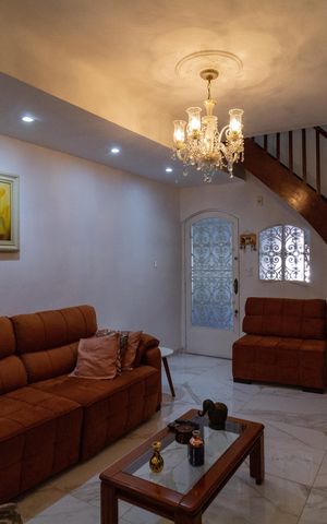 Casa à venda com 135m², 2 quartos e 1 vaga Casa à venda com 135m², 2 quartos e 1 vagaSala