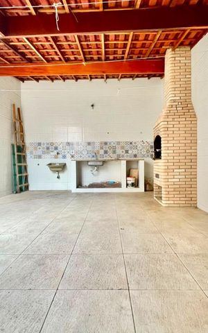 Casa à venda com 160m², 3 quartos e 2 vagas