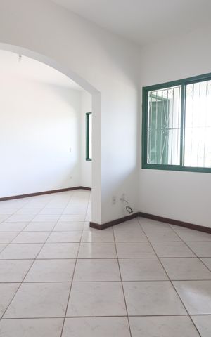 Casa à venda com 170m², 3 quartos e 2 vagassala