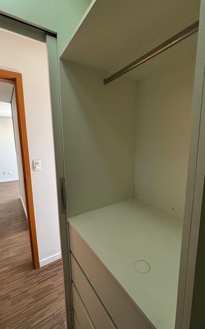 Apartamento para alugar com 52m², 2 quartos e 2 vagas Apartamento para alugar com 52m², 2 quartos e 2 vagasCloset do Quarto 2