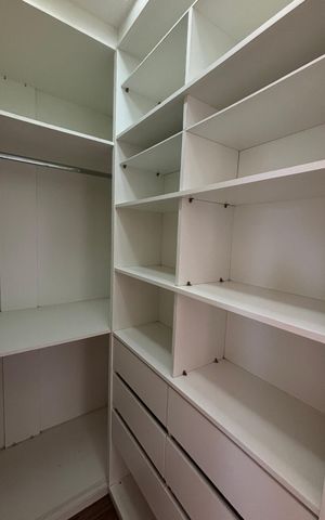 Apartamento para alugar com 52m², 2 quartos e 2 vagas Apartamento para alugar com 52m², 2 quartos e 2 vagasCloset do Quarto 2