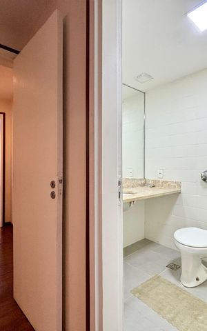 Apartamento para alugar com 180m², 4 quartos e 1 vaga Apartamento para alugar com 180m², 4 quartos e 1 vagaBanheiro social
