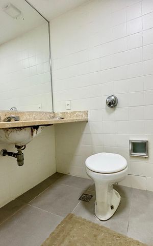 Apartamento para alugar com 180m², 4 quartos e 1 vaga Apartamento para alugar com 180m², 4 quartos e 1 vagaBanheiro social