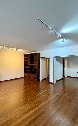 Apartamento para alugar com 180m², 4 quartos e 1 vaga Apartamento para alugar com 180m², 4 quartos e 1 vagaSala