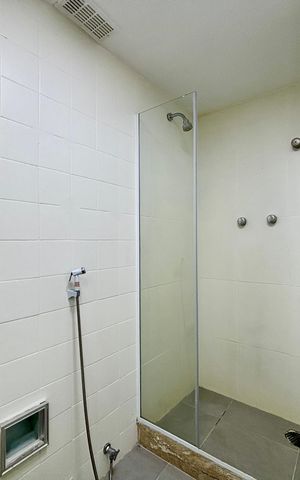 Apartamento para alugar com 180m², 4 quartos e 1 vaga Apartamento para alugar com 180m², 4 quartos e 1 vagaBanheiro social