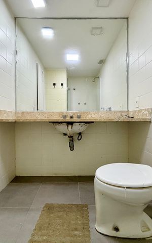 Apartamento para alugar com 180m², 4 quartos e 1 vaga Apartamento para alugar com 180m², 4 quartos e 1 vagaBanheiro social