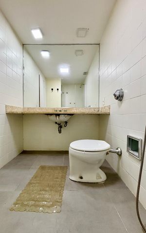 Apartamento para alugar com 180m², 4 quartos e 1 vaga Apartamento para alugar com 180m², 4 quartos e 1 vagaBanheiro social