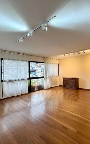 Apartamento para alugar com 180m², 4 quartos e 1 vaga Apartamento para alugar com 180m², 4 quartos e 1 vagaSala