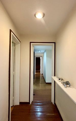 Apartamento para alugar com 180m², 4 quartos e 1 vaga Apartamento para alugar com 180m², 4 quartos e 1 vagaSala - corredor de acesso aos cômodos