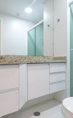 Apartamento à venda com 66m², 2 quartos e 2 vagasBanheiro da Suíte