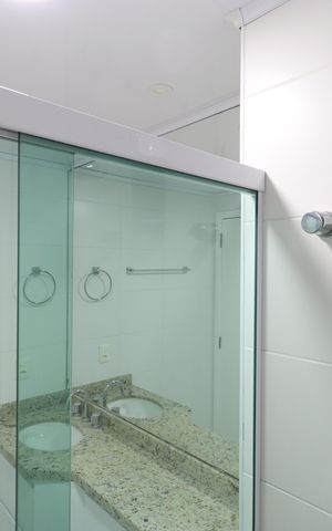 Apartamento à venda com 66m², 2 quartos e 2 vagasBanheiro da Suíte