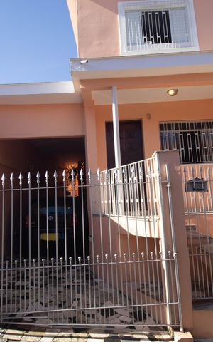 Casa à venda com 100m², 2 quartos e 1 vaga Casa à venda com 100m², 2 quartos e 1 vagaFachada