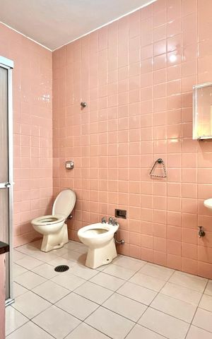 Casa à venda com 180m², 3 quartos e 2 vagasBanheiro