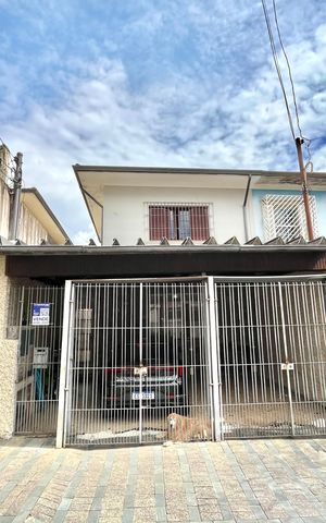 Casa à venda com 180m², 3 quartos e 2 vagasFachada